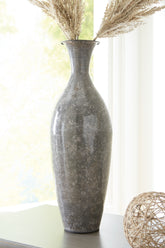 Hoover Furniture Outlet - Ashley Furniture - Brockwich Vase - Vase - A2000589