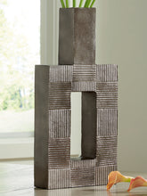 Hoover Furniture Outlet - Ashley Furniture - Wrengrove Vase - Vase - A2000754