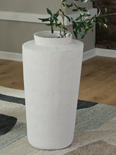 Hoover Furniture Outlet - Ashley Furniture - Flurinworth Vase - Vase - A2000768