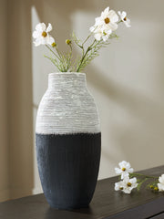 Hoover Furniture Outlet - Ashley Furniture - Girtha Vase - Vase - A2000877