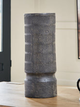 Hoover Furniture Outlet - Ashley Furniture - Beninworth Vase - Vase - A2000879