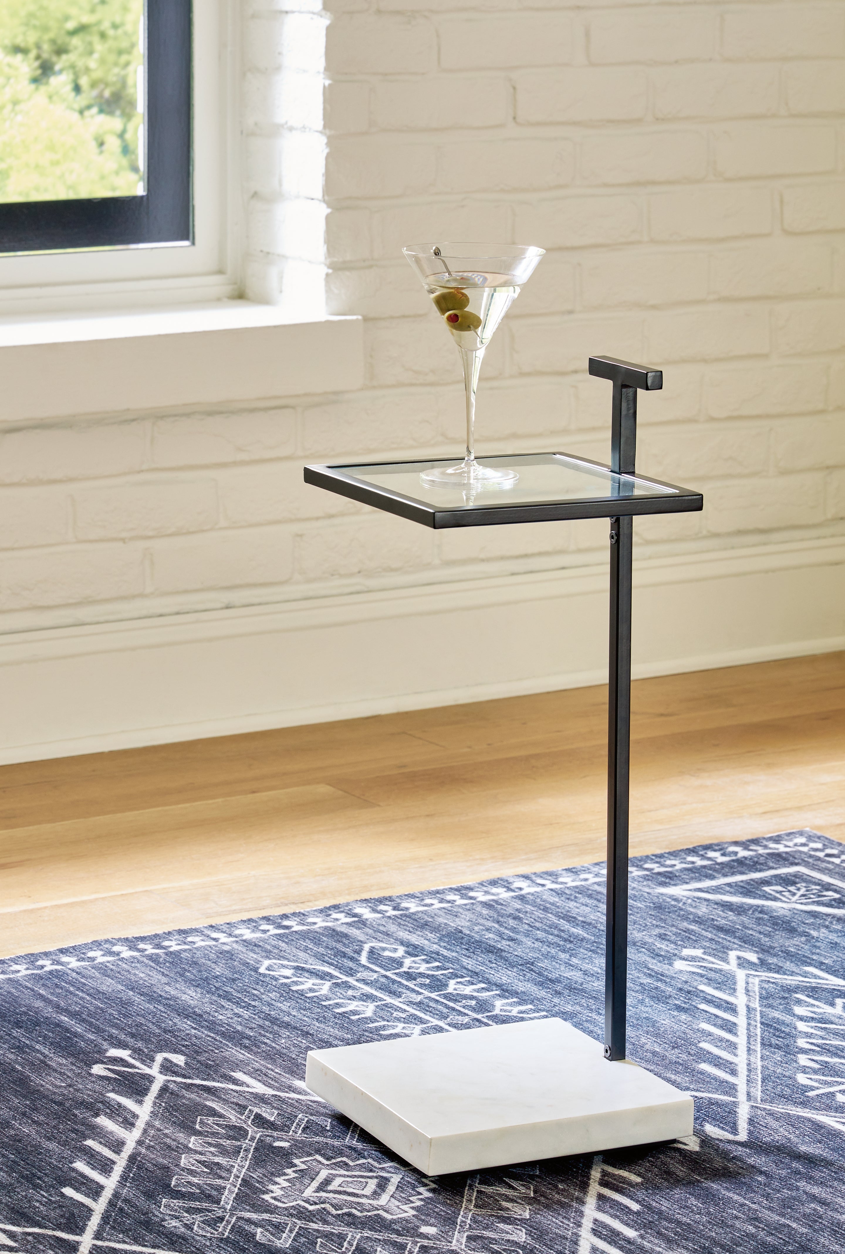 Hoover Furniture Outlet - Ashley Furniture - Mannill Accent Table - Accent Table - A4000630