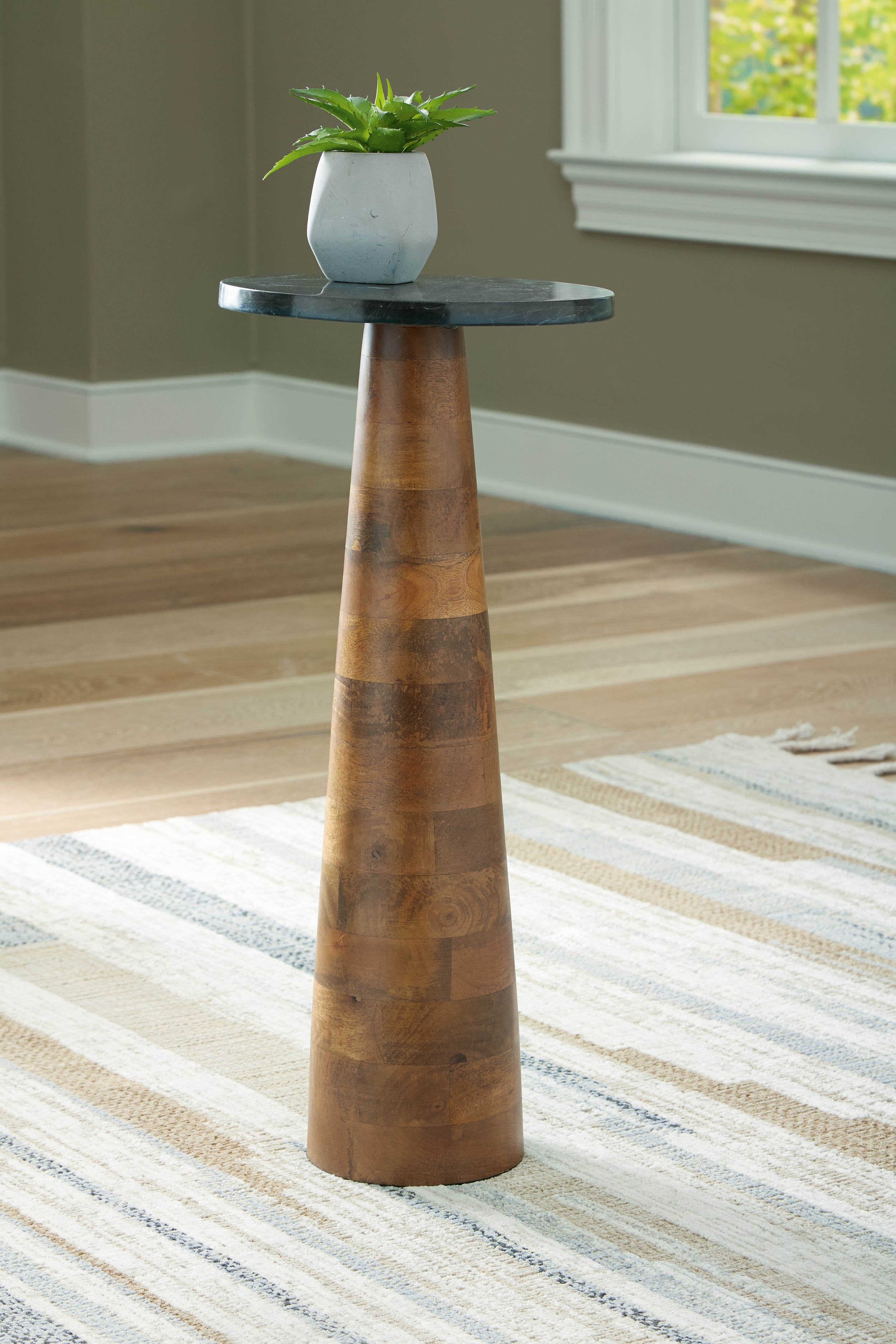 Hoover Furniture Outlet - Ashley Furniture - Quinndon Accent Table - Accent Table - A4000633
