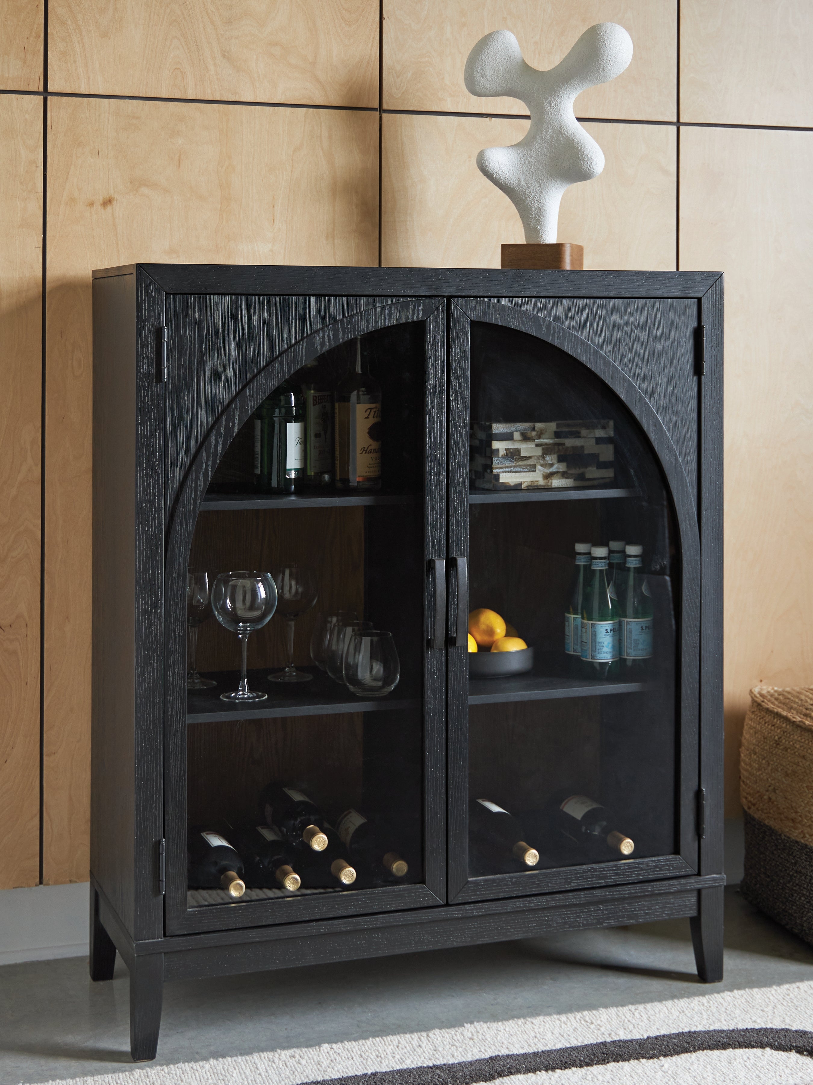 Hoover Furniture Outlet - Ashley Furniture - Armenleigh Accent Cabinet - Bar Cabinet - A4000702
