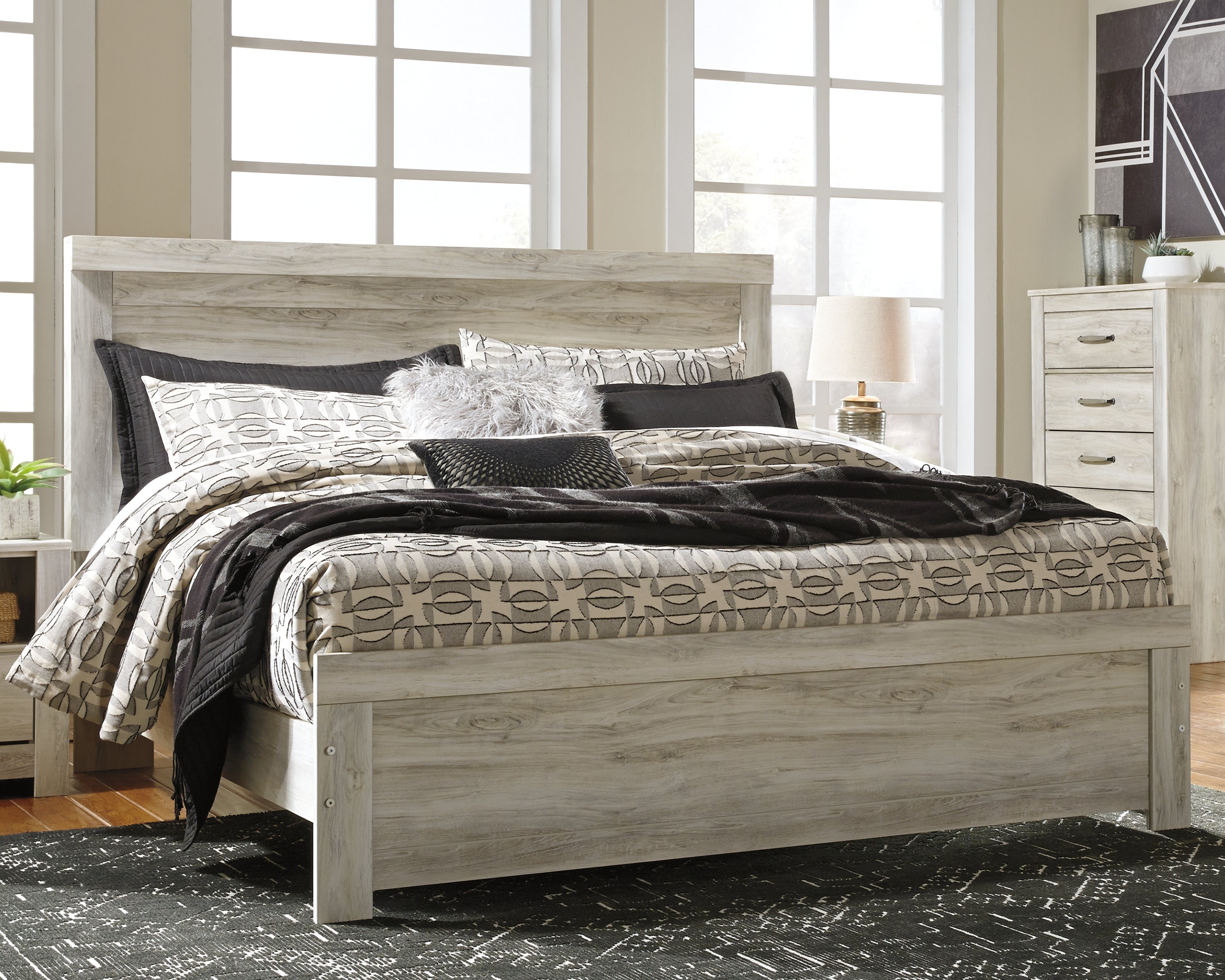 Hoover Furniture Outlet - Ashley Furniture - Bellaby King Panel Bed - King Panel Bed - B331B8