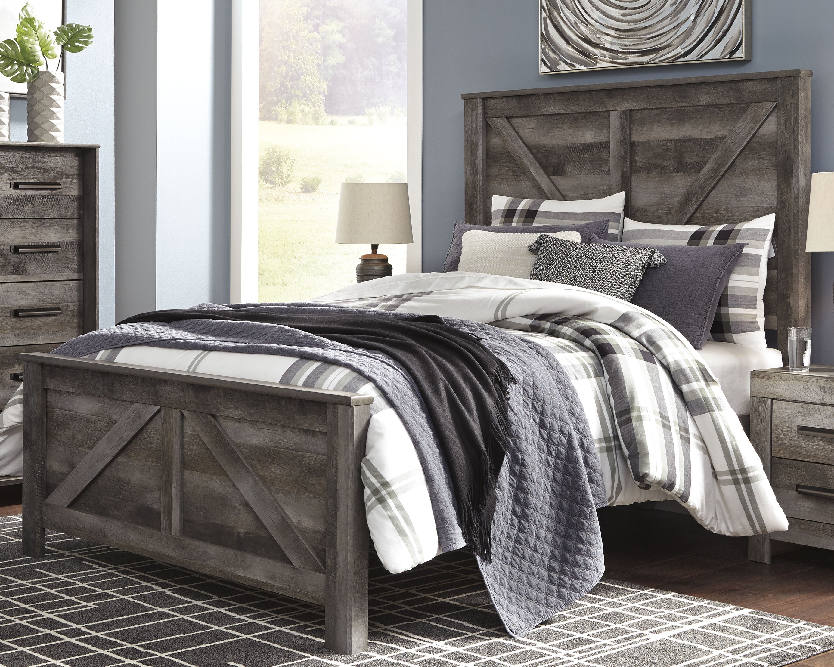 Hoover Furniture Outlet - Ashley Furniture - Wynnlow Queen Crossbuck Panel Bed - Queen Crossbuck Panel Bed - B440B9