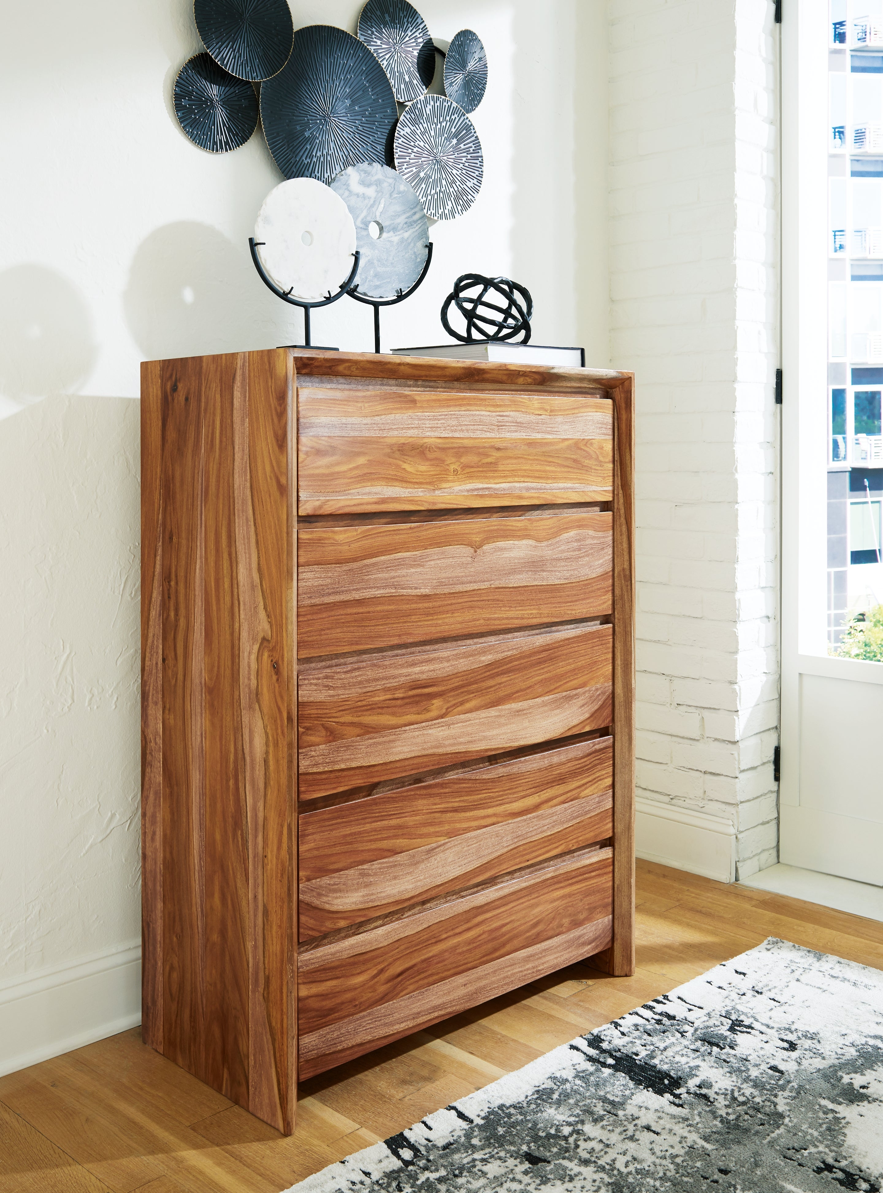 Hoover Furniture Outlet - Ashley Furniture - Dressonni Chest of Drawers - Five Drawer Chest - B790-46