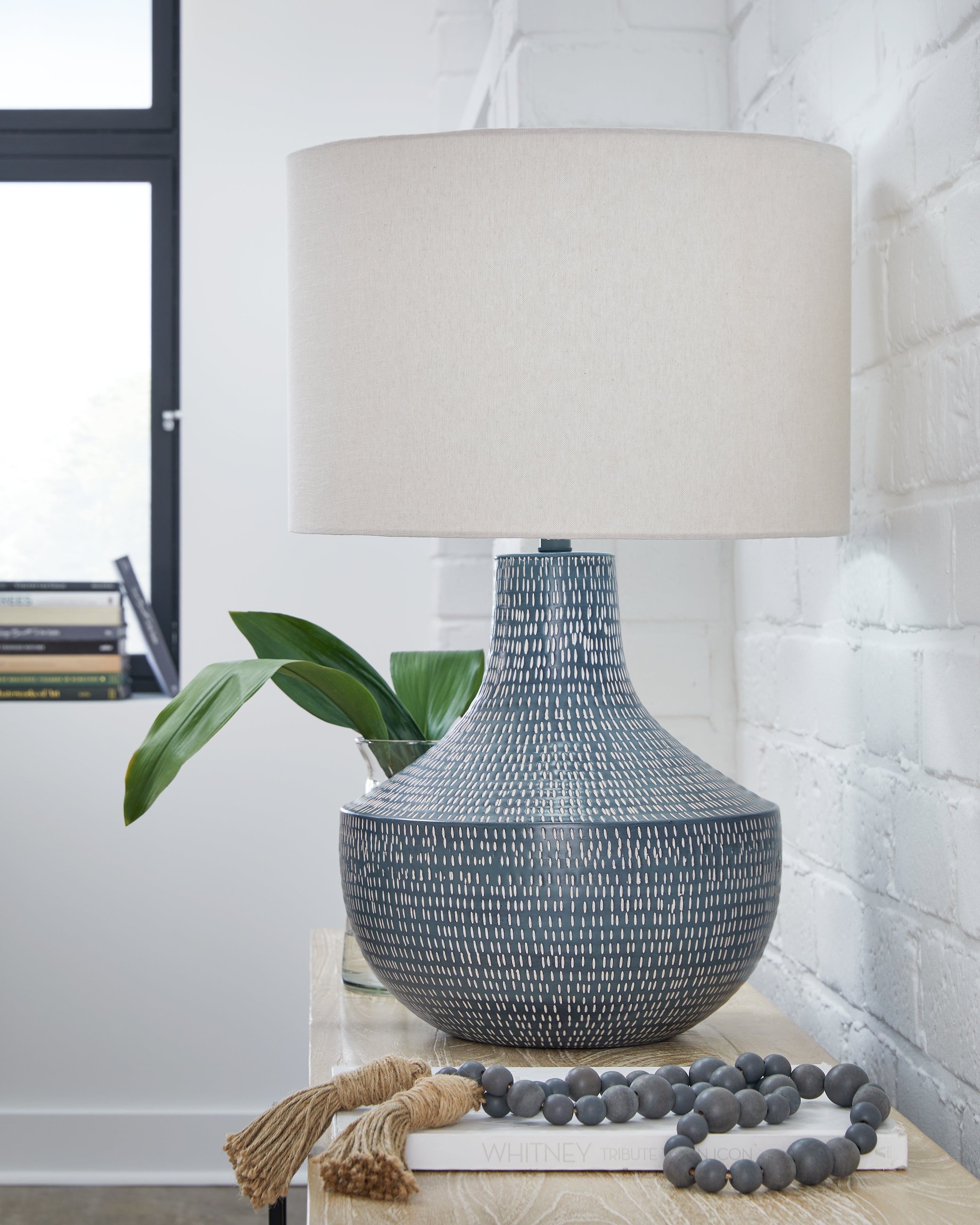 Hoover Furniture Outlet - Ashley Furniture - Schylarmont 2-Piece Lamp Set - 2-Piece Lamp Set - L207474X2