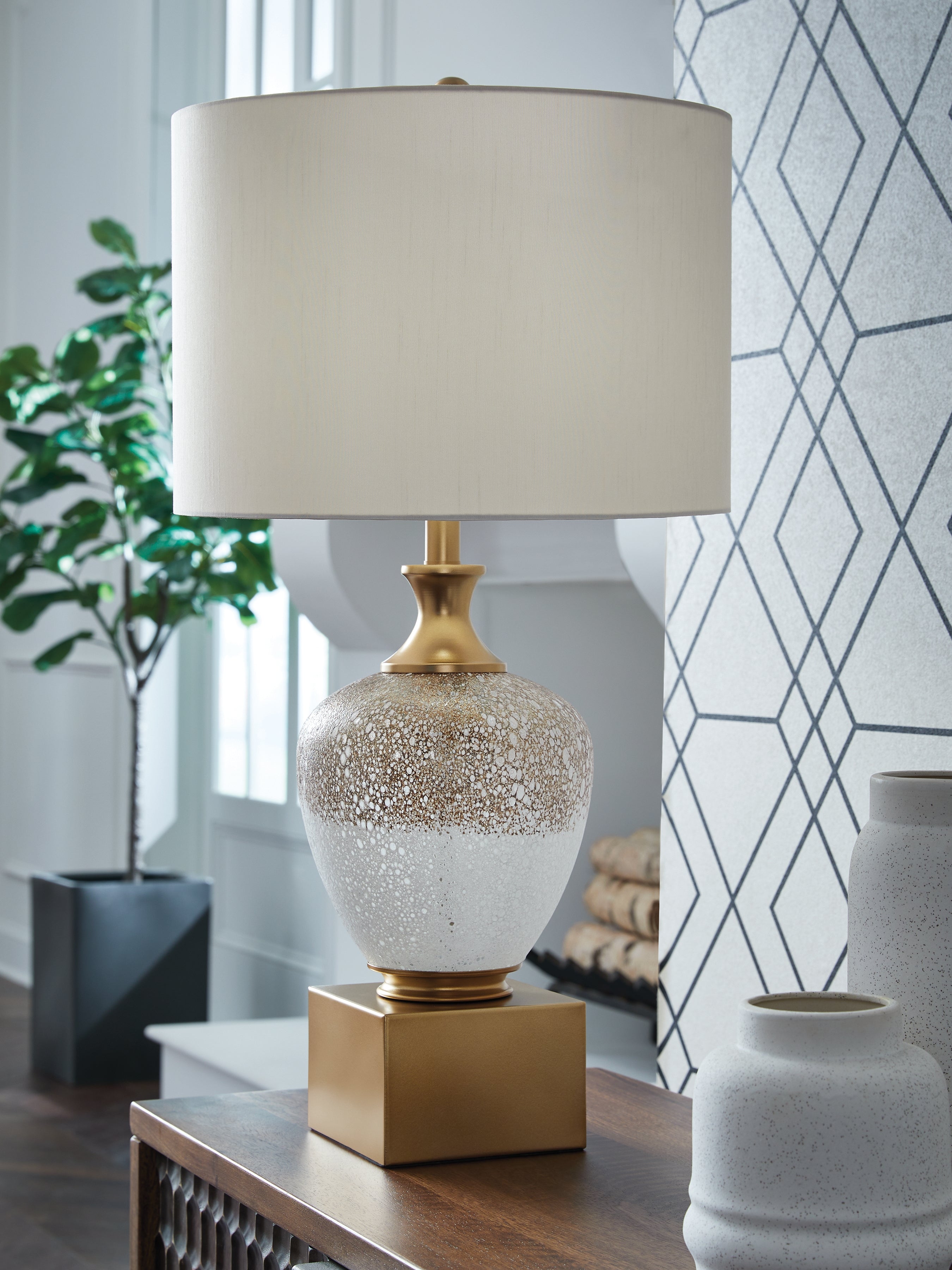 Hoover Furniture Outlet - Ashley Furniture - Tavisburg Table Lamp - Glass Table Lamp (1/CN) - L430894