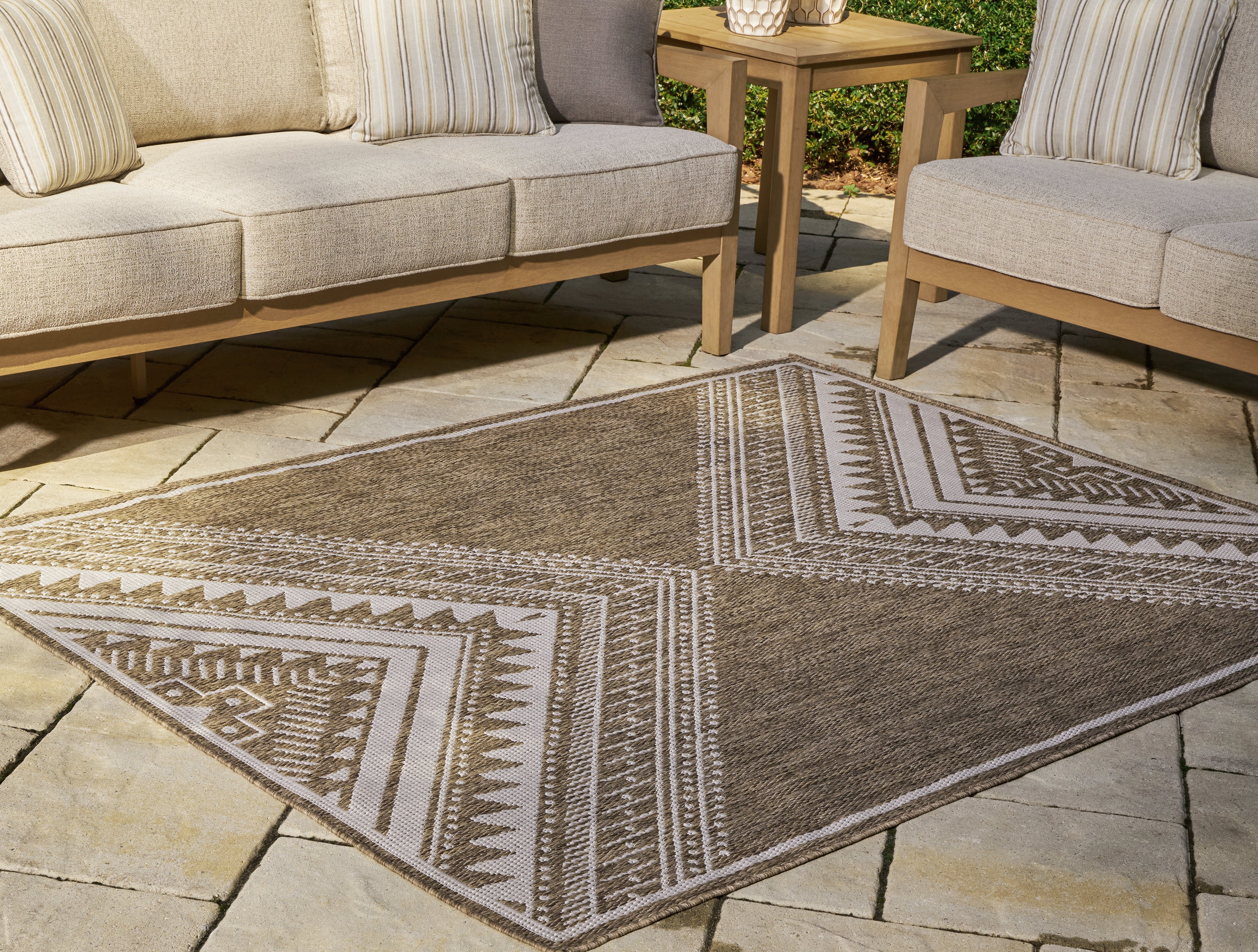 Hoover Furniture Outlet - Ashley Furniture - Dunsler 8' x 10' Rug - 8' x 10' Rug - R900011