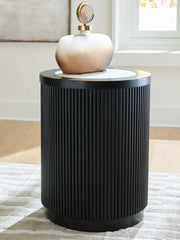 Hoover Furniture Outlet - Ashley Furniture - Grayman End Table - Round End Table - T650-6