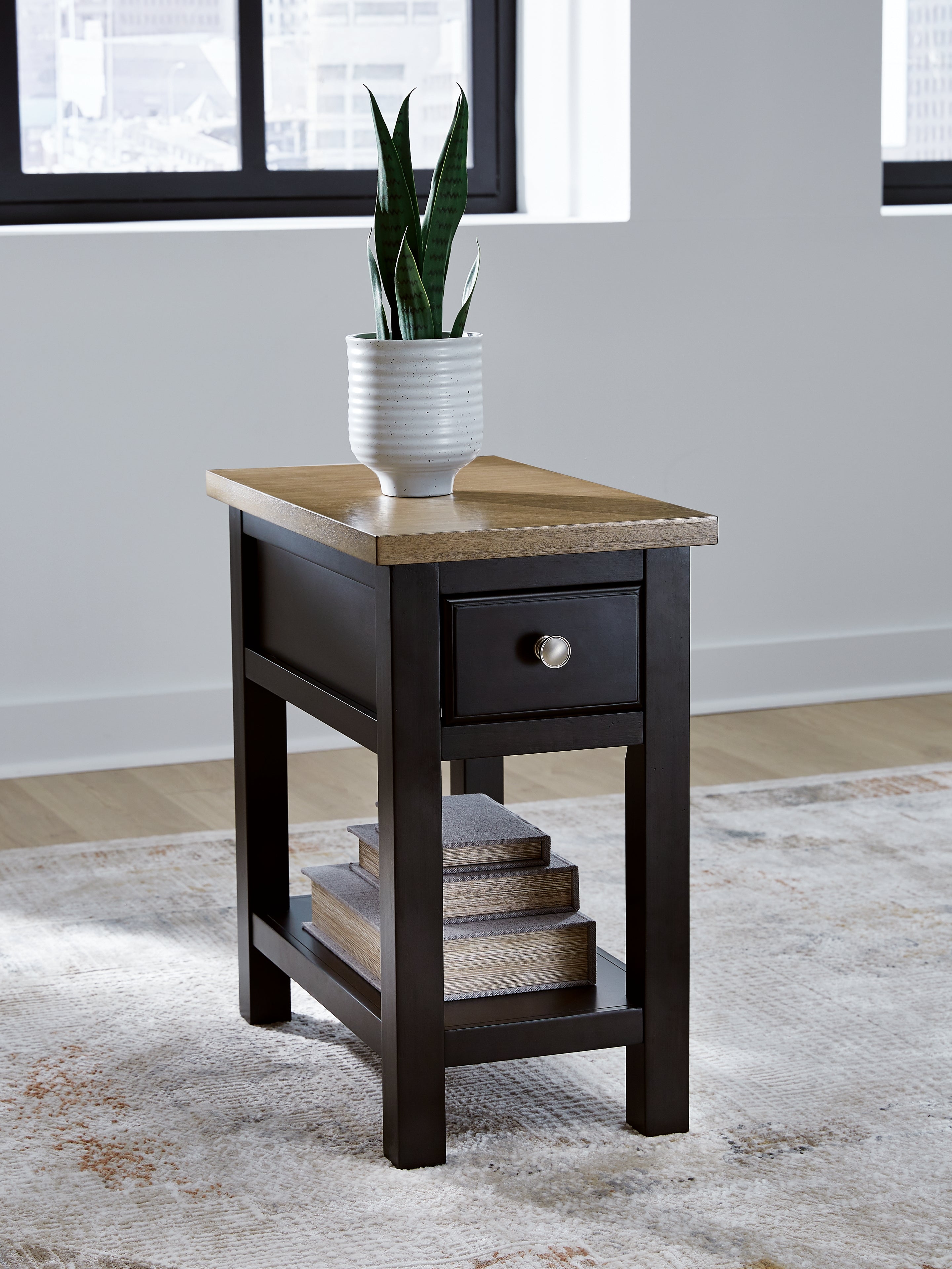 Hoover Furniture Outlet - Ashley Furniture - Drazmine Chairside End Table - Chair Side End Table - T734-17