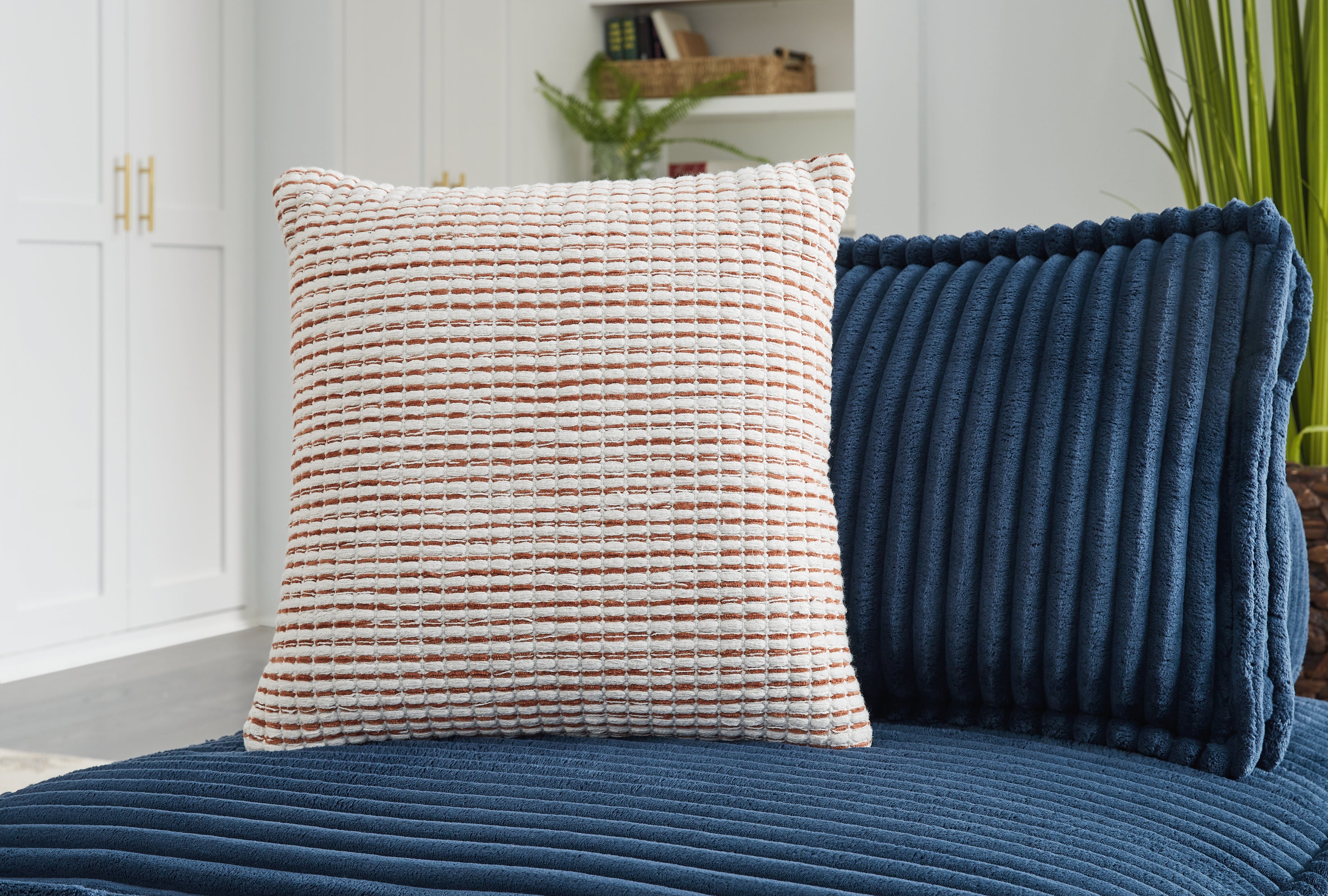 Hoover Furniture Outlet - Ashley Furniture - Nashlin Pillow - Pillow - A1001038P
