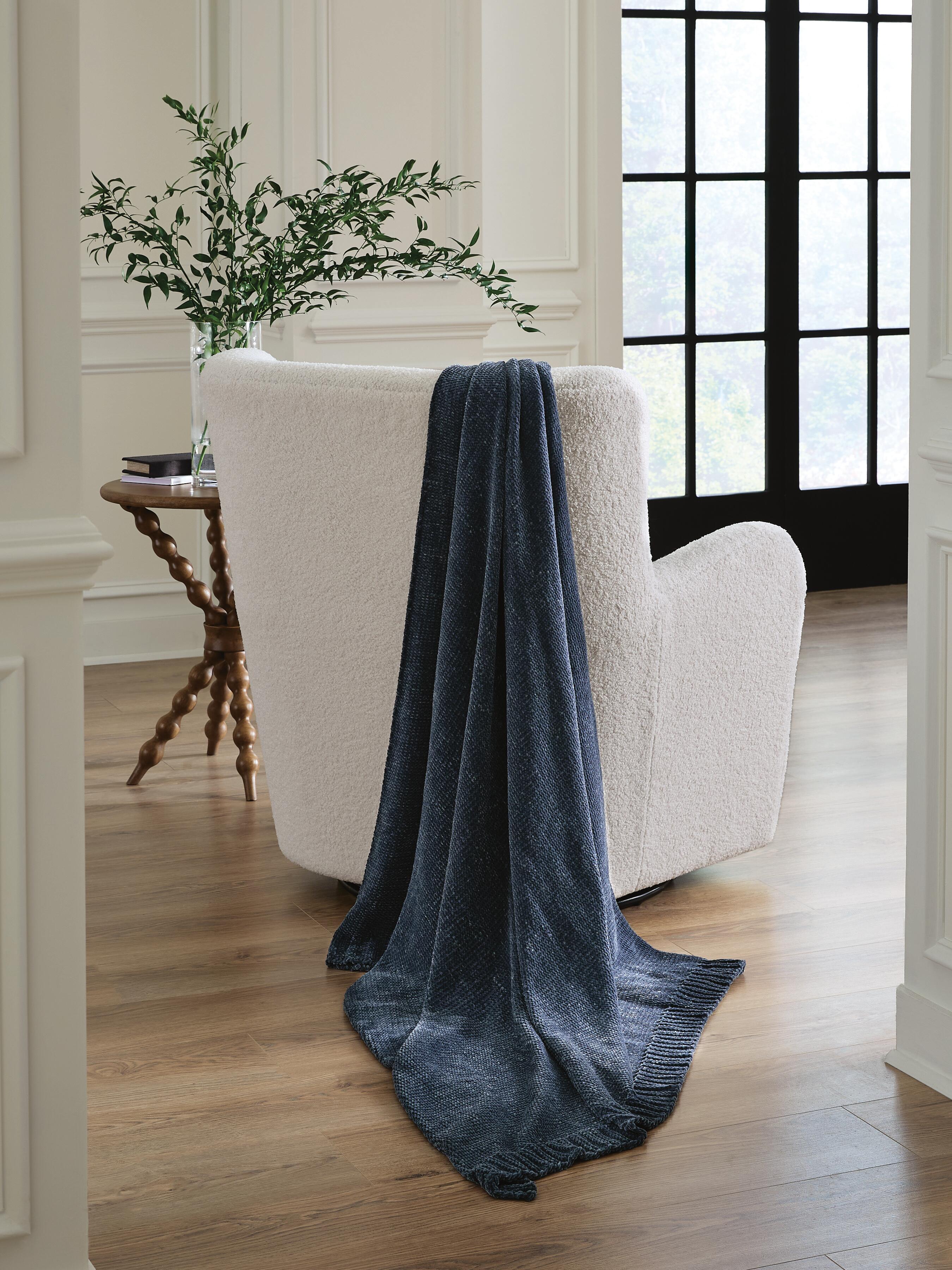Hoover Furniture Outlet - Ashley Furniture - Anawood Throw (Set of 3) - Throw (3/CS) - A1001189