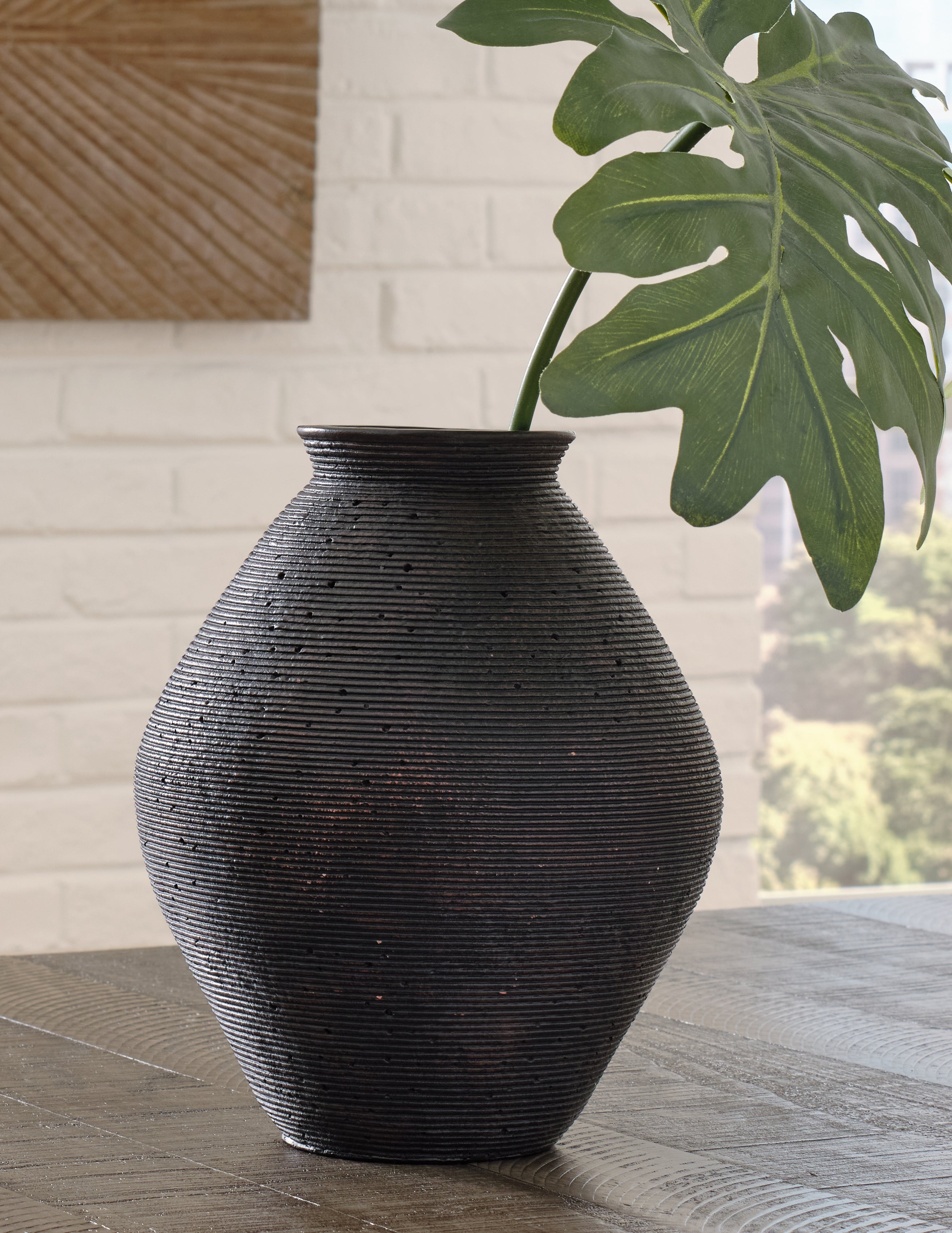 Hoover Furniture Outlet - Ashley Furniture - Hannela Vase - Vase / Antique Brown - A2000511