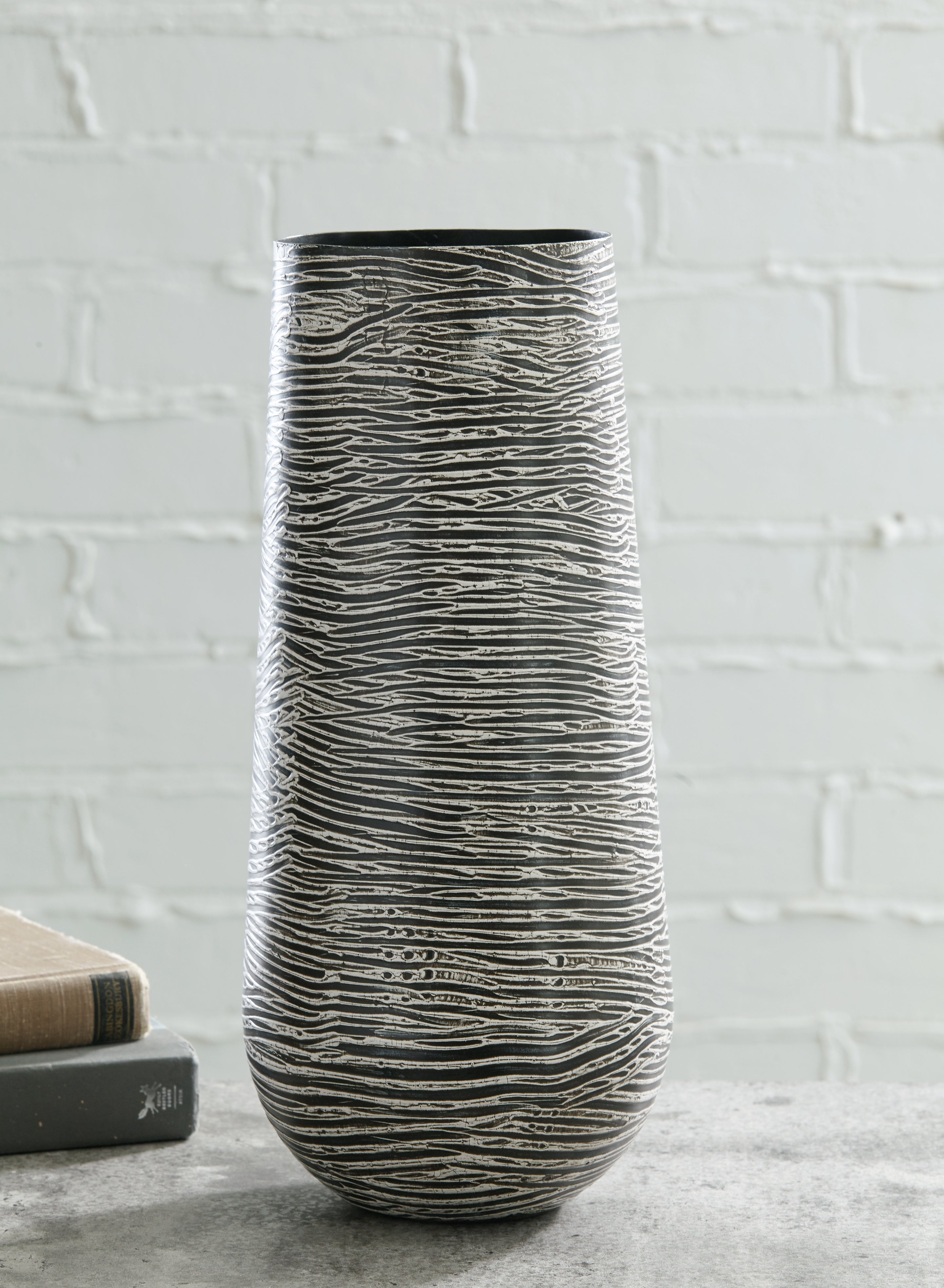 Hoover Furniture Outlet - Ashley Furniture - Fynn Vase - Vase / Antique Gray - A2000515