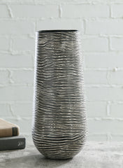 Hoover Furniture Outlet - Ashley Furniture - Fynn Vase - Vase - A2000515