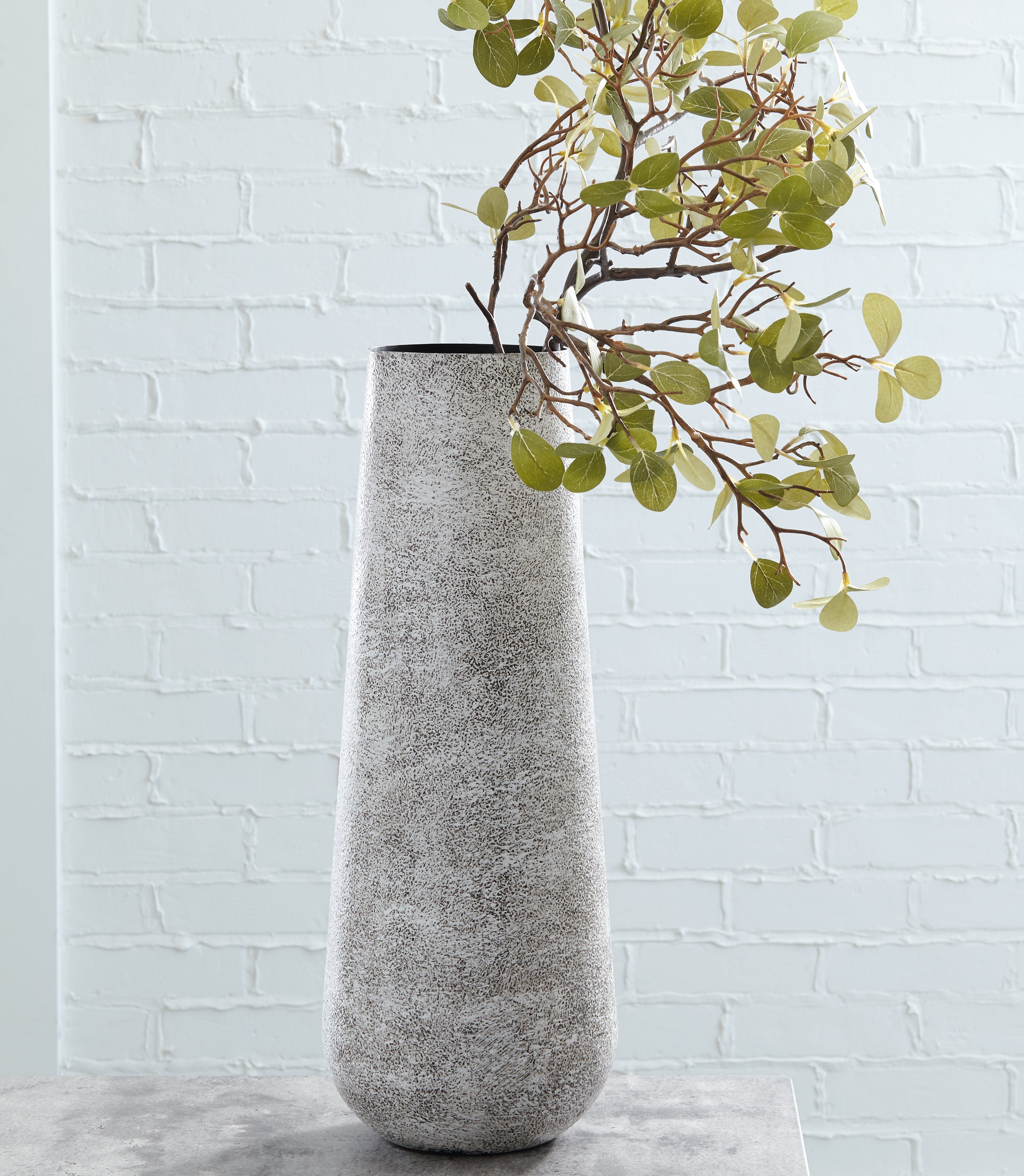 Hoover Furniture Outlet - Ashley Furniture - Fynn Vase - Vase / Antique White - A2000517