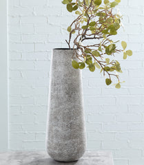 Hoover Furniture Outlet - Ashley Furniture - Fynn Vase - Vase / Antique White - A2000517