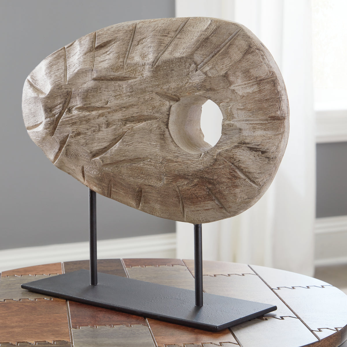 Hoover Furniture Outlet - Ashley Furniture - Dashburn Sculpture - Sculpture / Antique White/Black - A2000561
