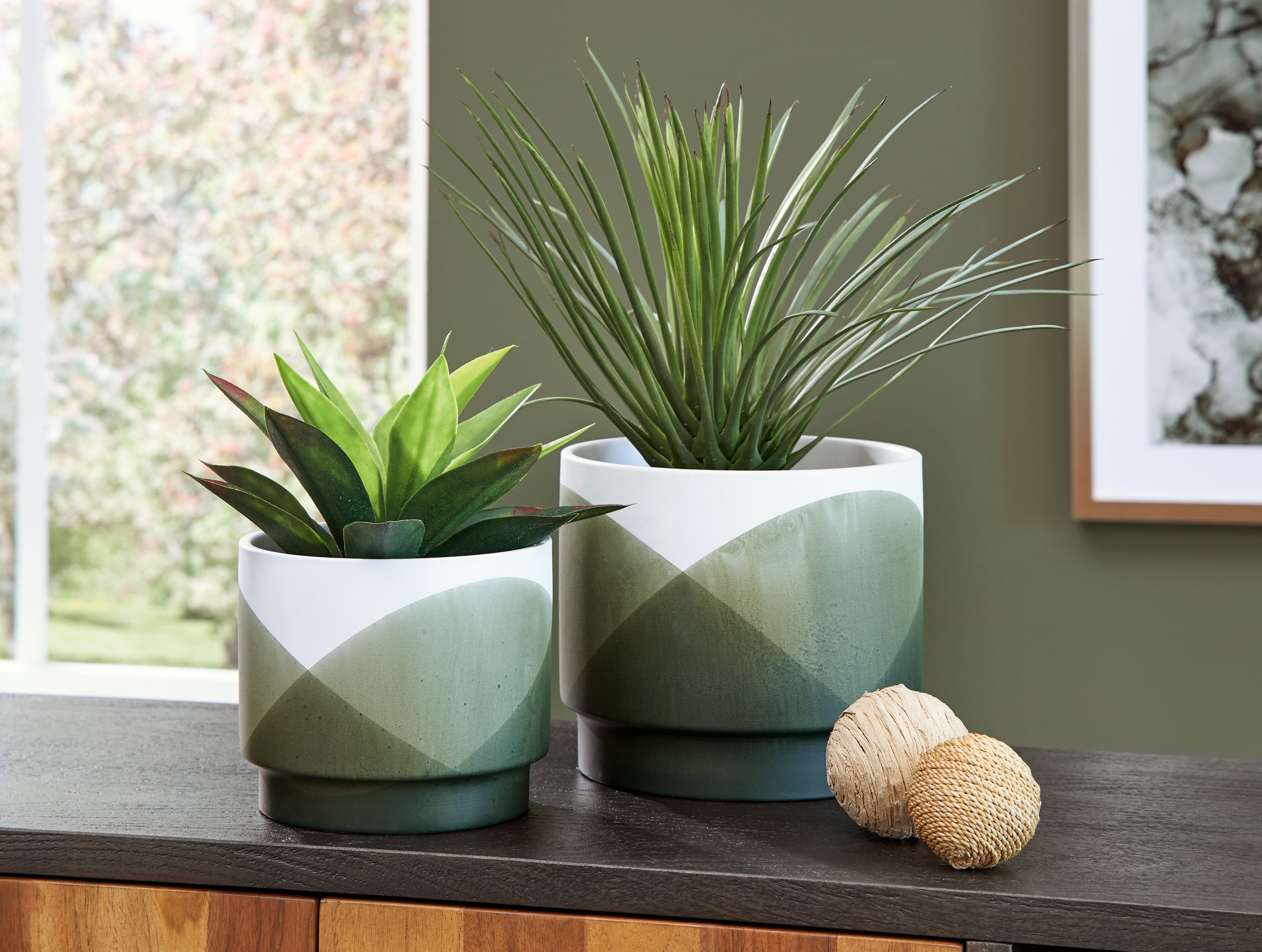 Hoover Furniture Outlet - Ashley Furniture - Ardenridge Planter (Set of 2) - Planter Set (Set of 2) / Green/White - A2000579