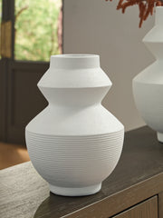 Hoover Furniture Outlet - Ashley Furniture - Naveen Vase - Vase - A2000870