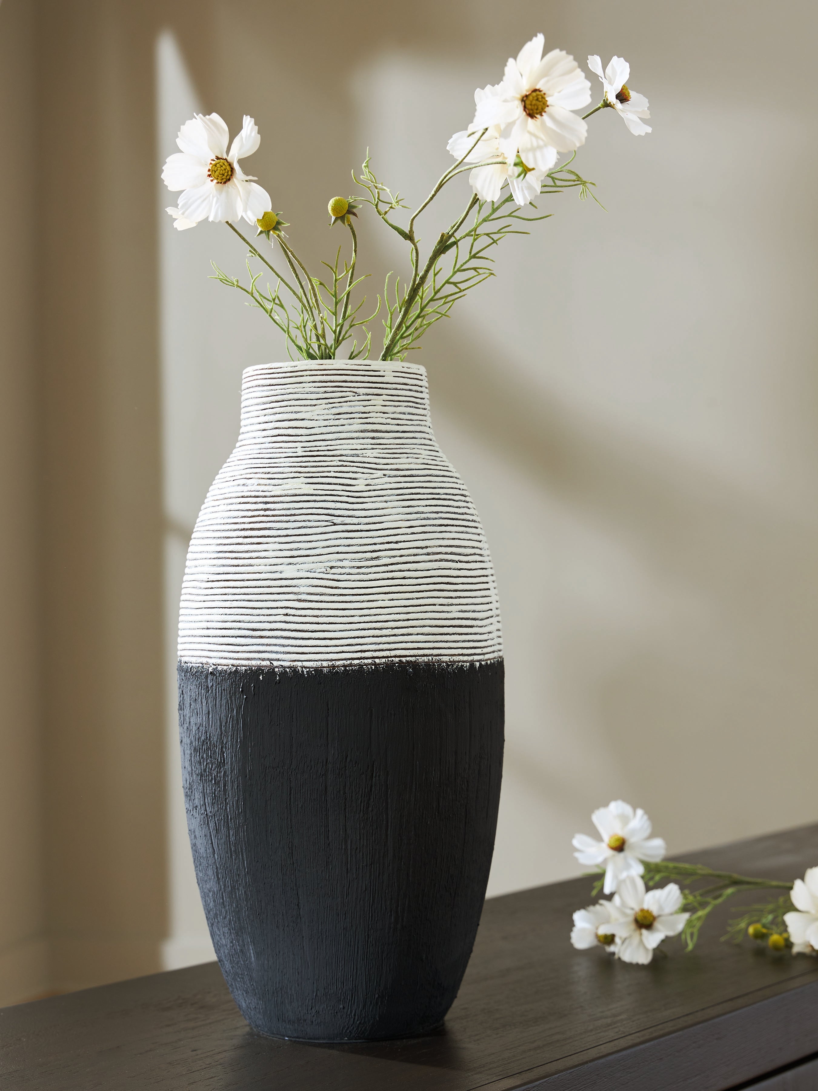Hoover Furniture Outlet - Ashley Furniture - Girtha Vase - Vase - A2000877