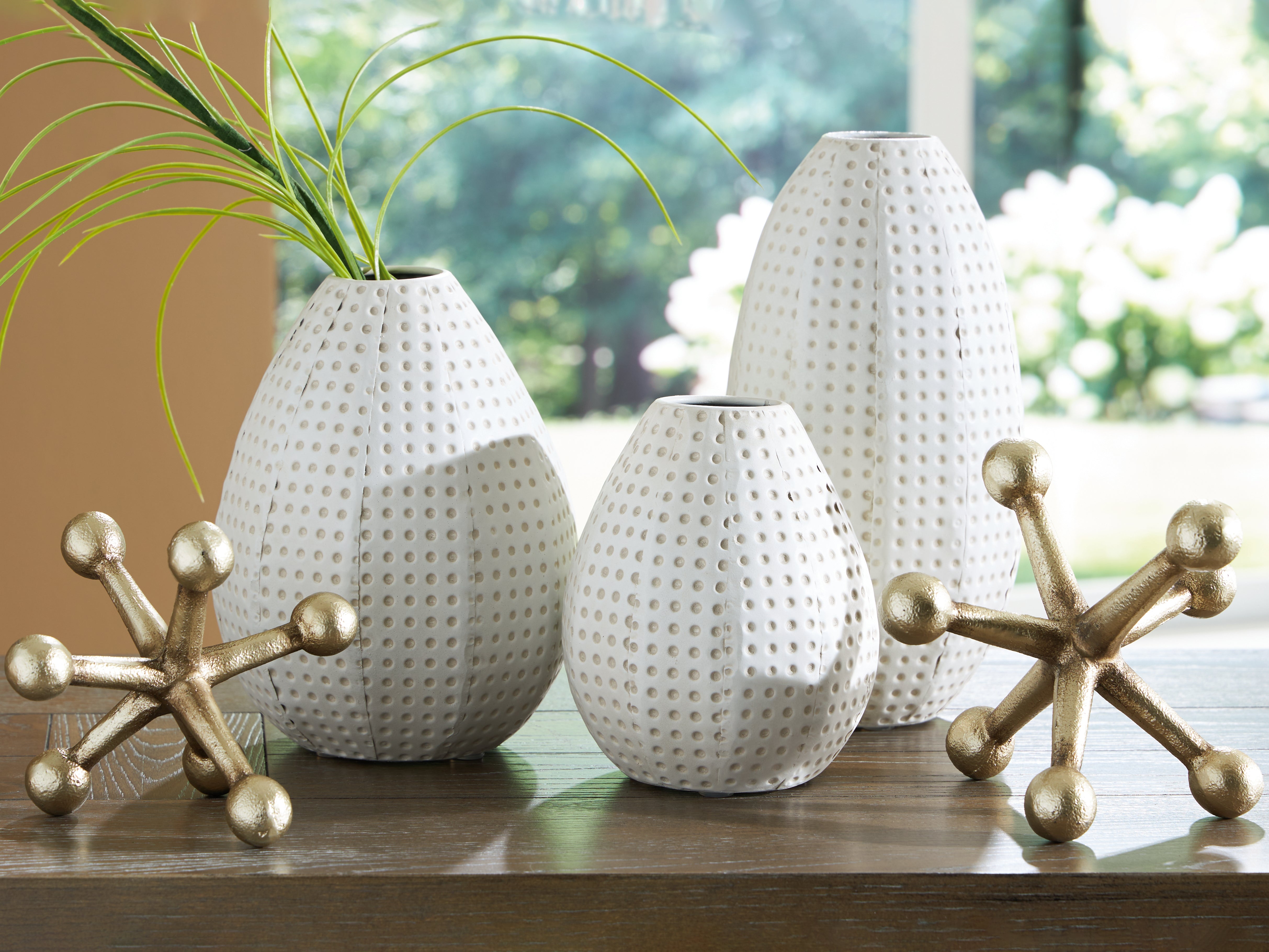 Hoover Furniture Outlet - Ashley Furniture - Azerton Accessory Set (Set of 5) - Accessory Set (5/CN) / White/Gold Finish - A2C00209