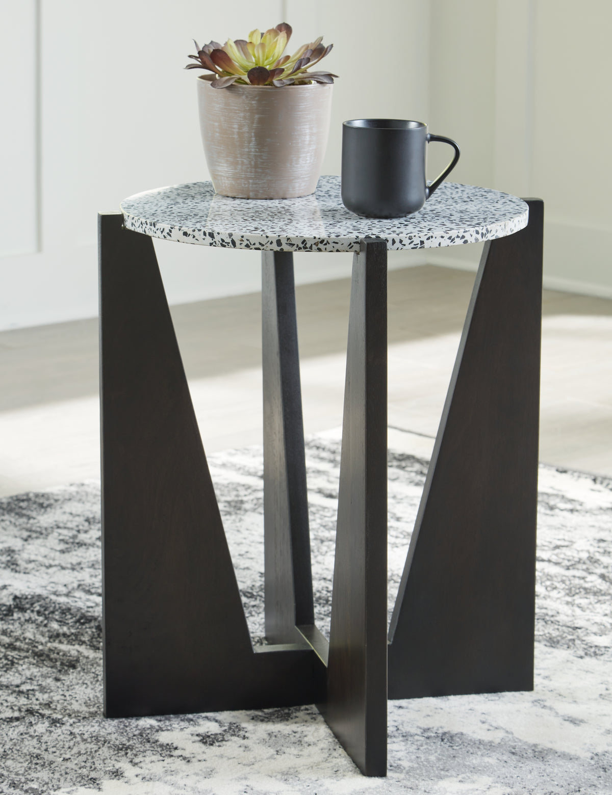 Hoover Furniture Outlet - Ashley Furniture - Tellrich Accent Table - Accent Table - A4000616