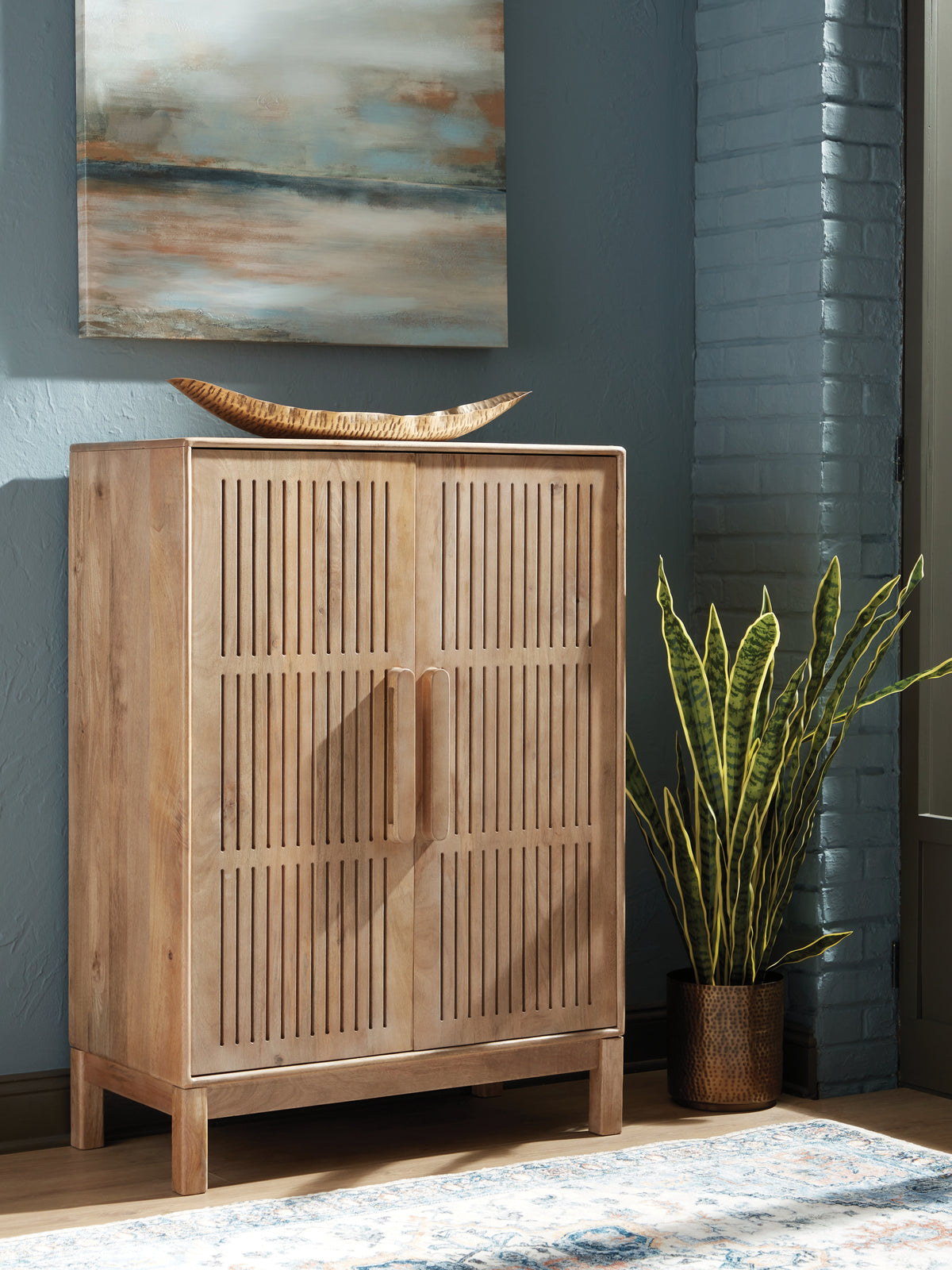 Hoover Furniture Outlet - Ashley Furniture - Pellamour Bar Cabinet - Bar Cabinet - A4000698