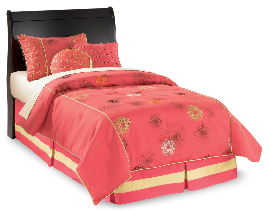 Huey Vineyard Twin Sleigh Headboard, Dresser, Mirror and 2 Nightstands