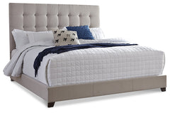 Dolante Queen Upholstered Bed with Chest of Drawers and Nightstand