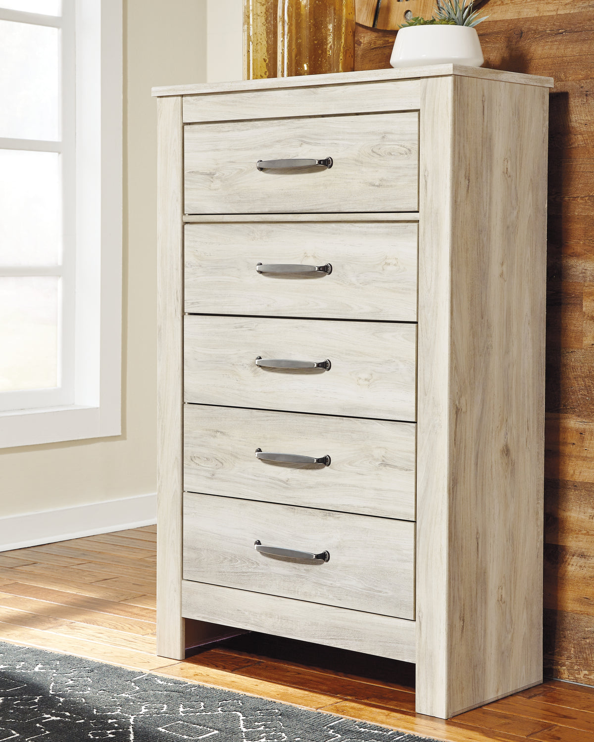 Hoover Furniture Outlet - Ashley Furniture - Bellaby Chest of Drawers - Five Drawer Chest / Whitewash - B331-46
