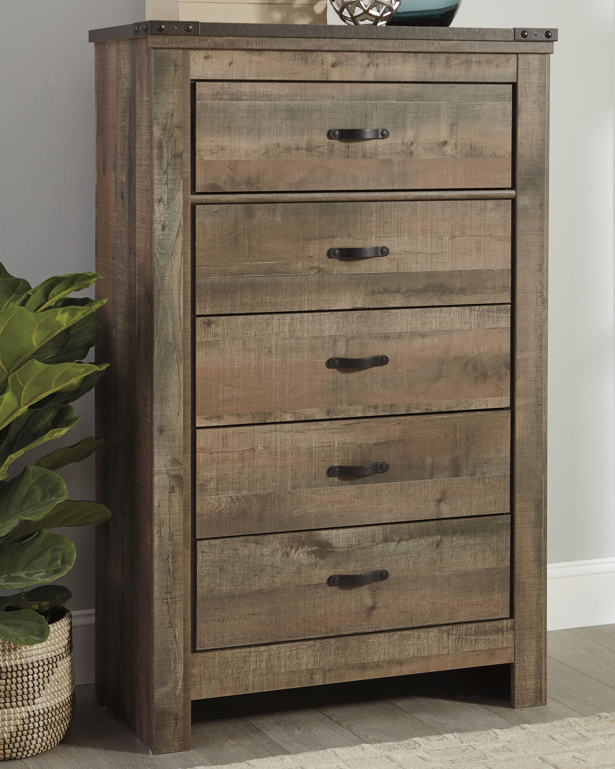 Hoover Furniture Outlet - Ashley Furniture - Trinell Chest of Drawers - Five Drawer Chest / Brown - B446-46