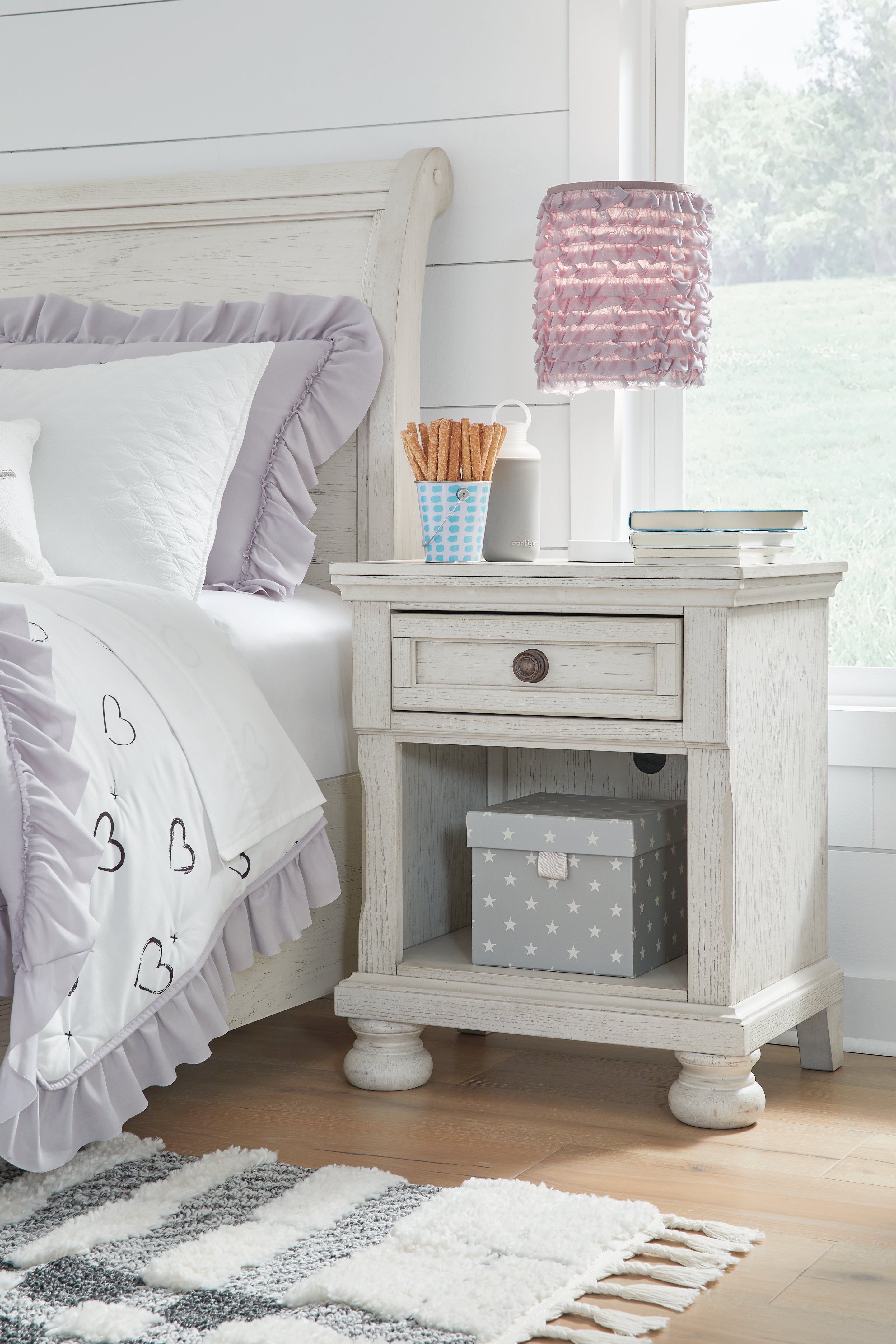 Hoover Furniture Outlet - Ashley Furniture - Robbinsdale Nightstand - One Drawer Night Stand / Antique White - B742-91