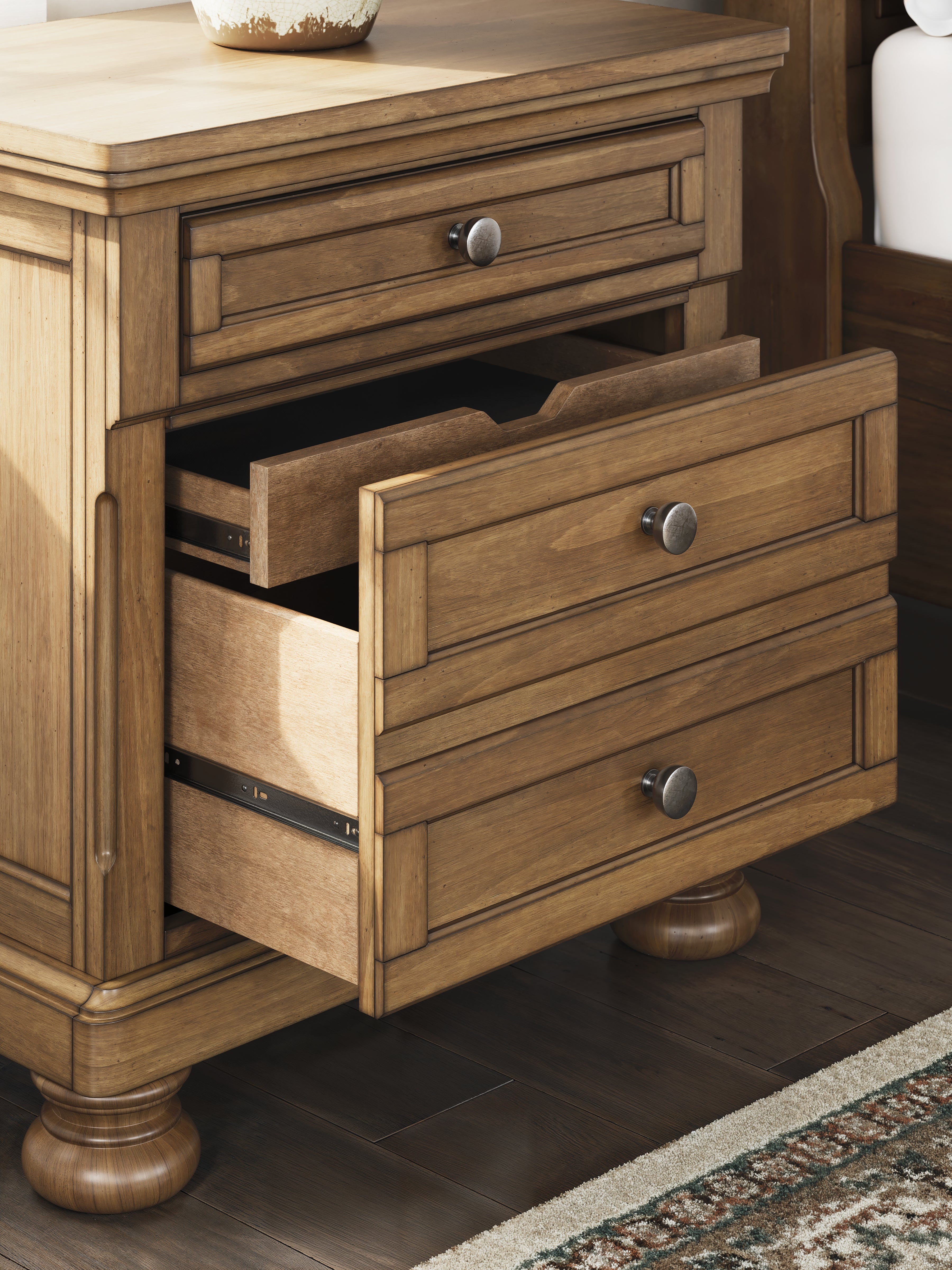 Feddinger Nightstand