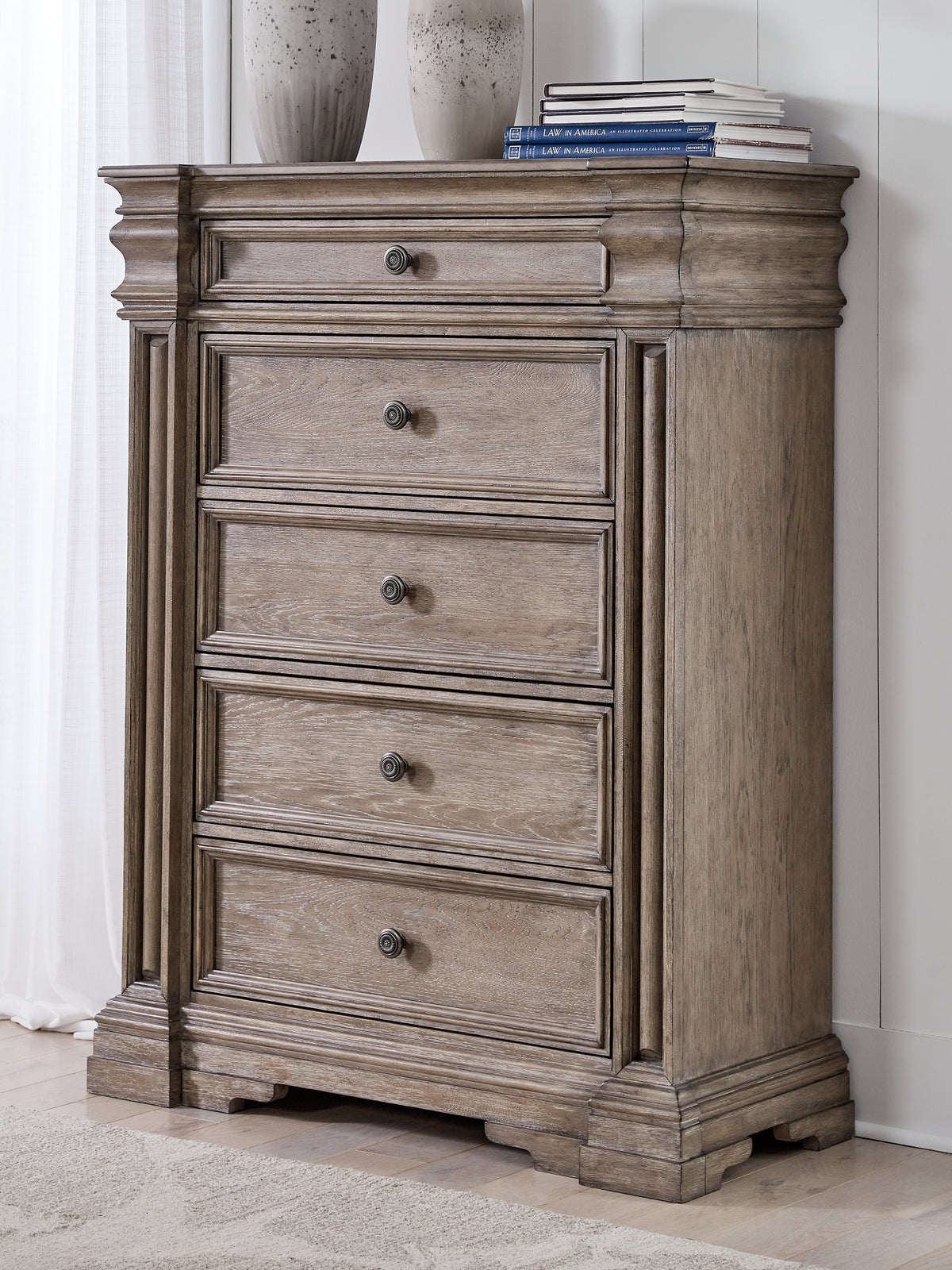 Hoover Furniture Outlet - Ashley Furniture - Blairhurst Chest of Drawers - Five Drawer Chest / Light Grayish Brown - B916-46