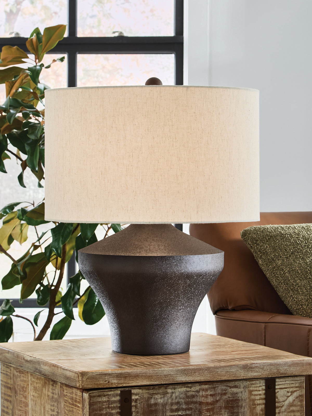 Hoover Furniture Outlet - Ashley Furniture - Dolanham Table Lamp - Metal Table Lamp (1/CN) - L207674