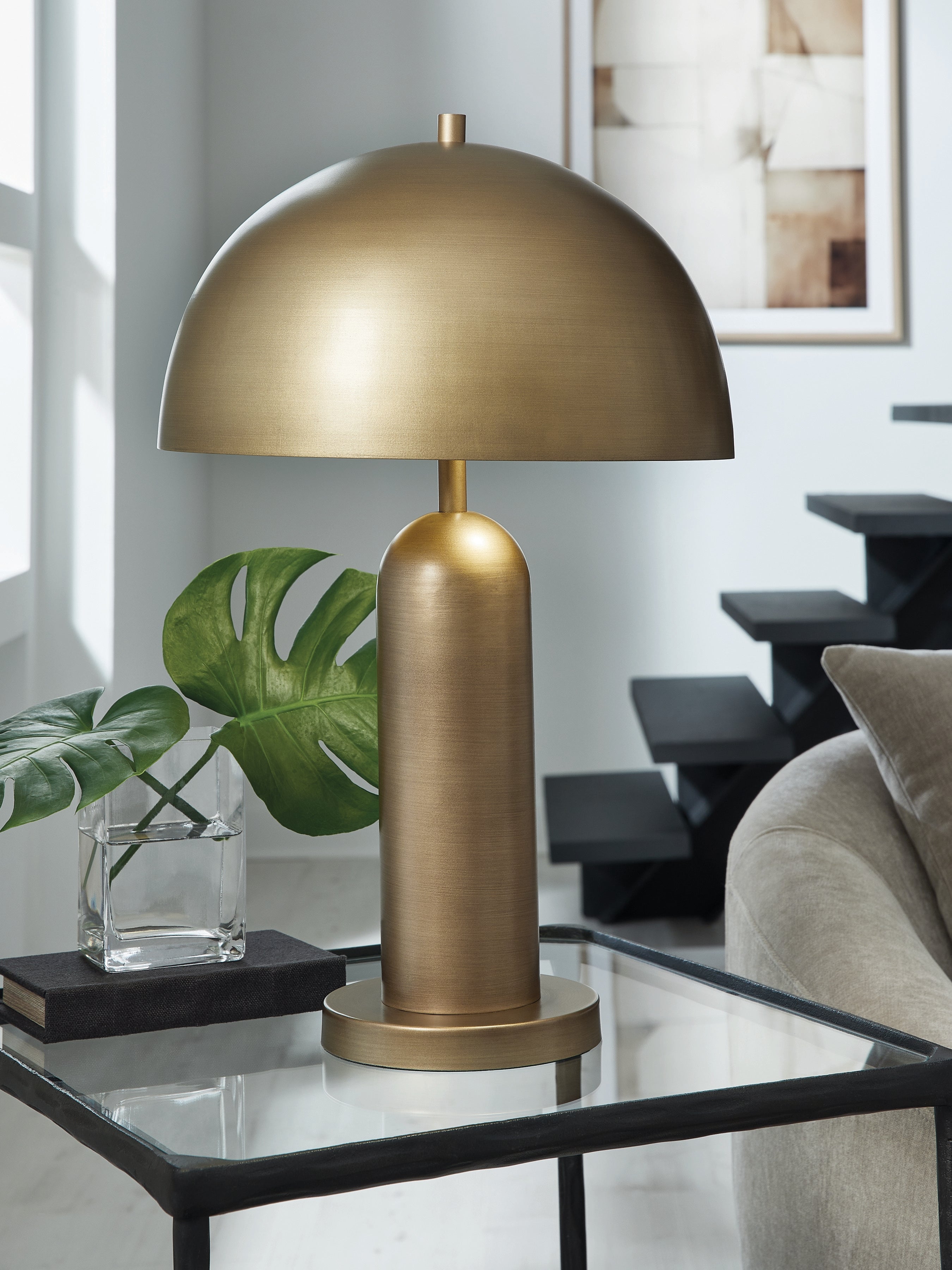 Hoover Furniture Outlet - Ashley Furniture - Wendfield Table Lamp - Metal Table Lamp (1/CN) / Antique Gold Finish - L208514