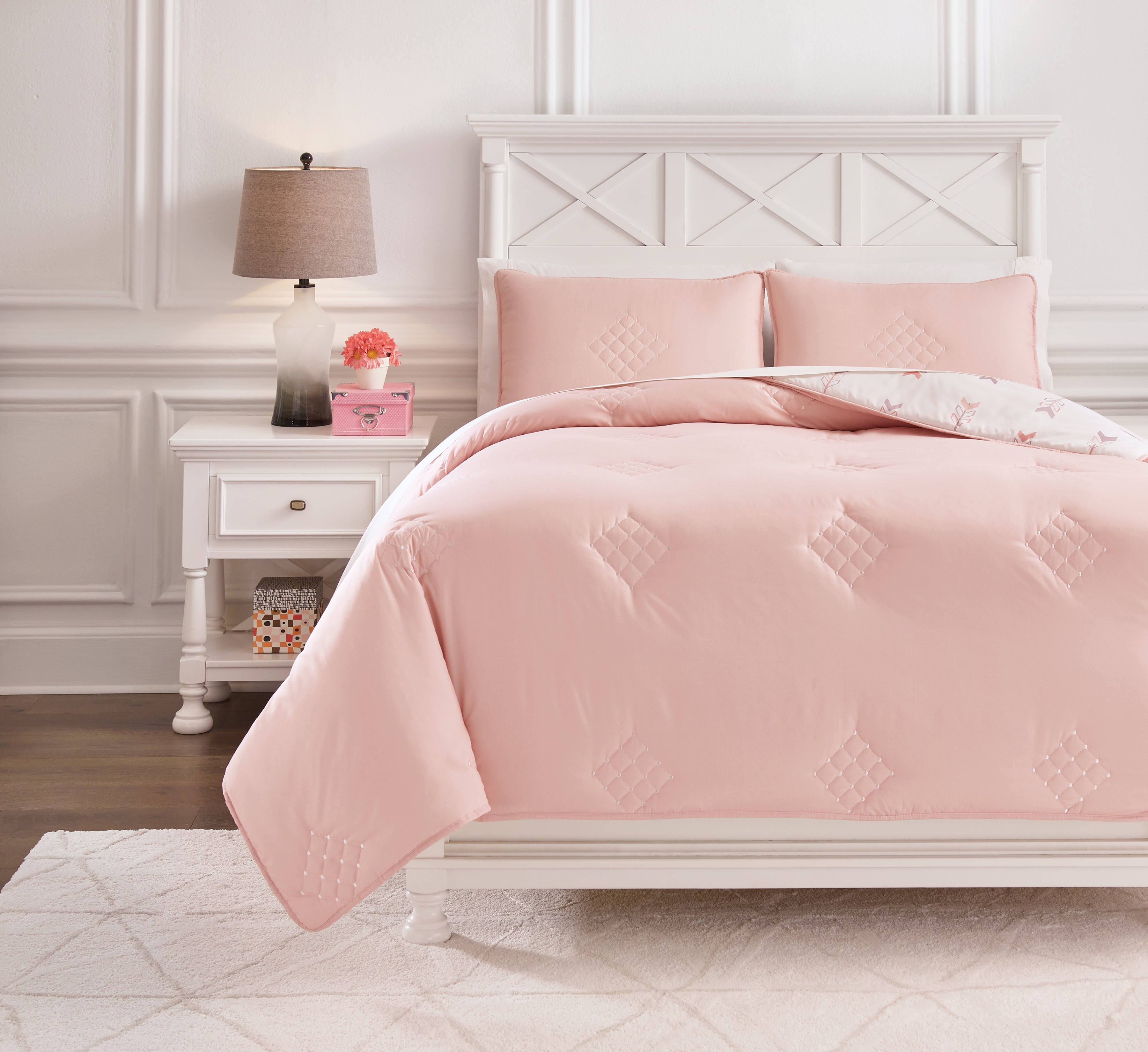 Hoover Furniture Outlet - Ashley Furniture - Lexann Full Comforter Set - Full Comforter Set / Pink/White/Gray - Q901003F