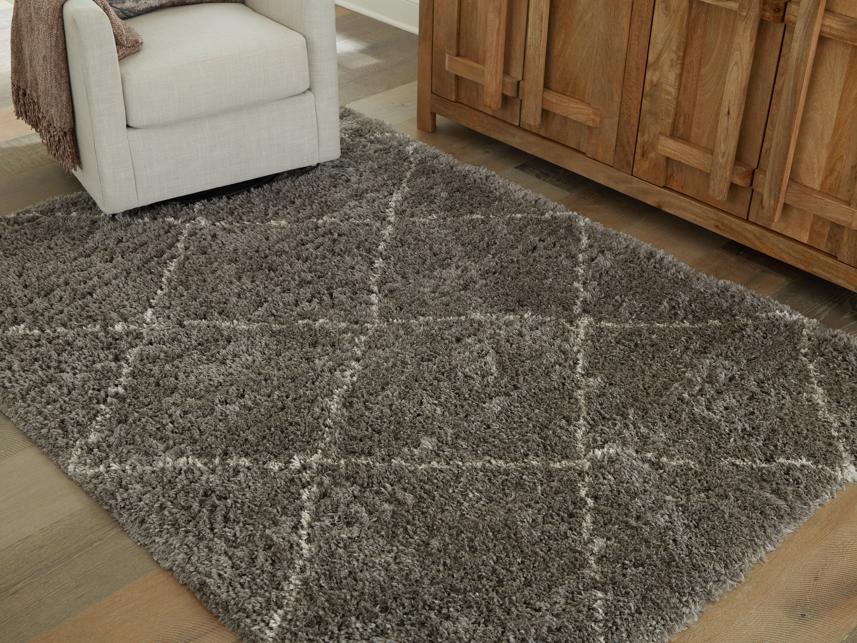 Hoover Furniture Outlet - Ashley Furniture - Wrenlow 8' x 10' Rug - 8' x 10' Rug / Gray/Cream - R407221
